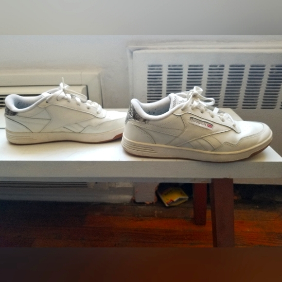 Classic off-white Reebok SIZE 9.5 - Picture 1 of 5